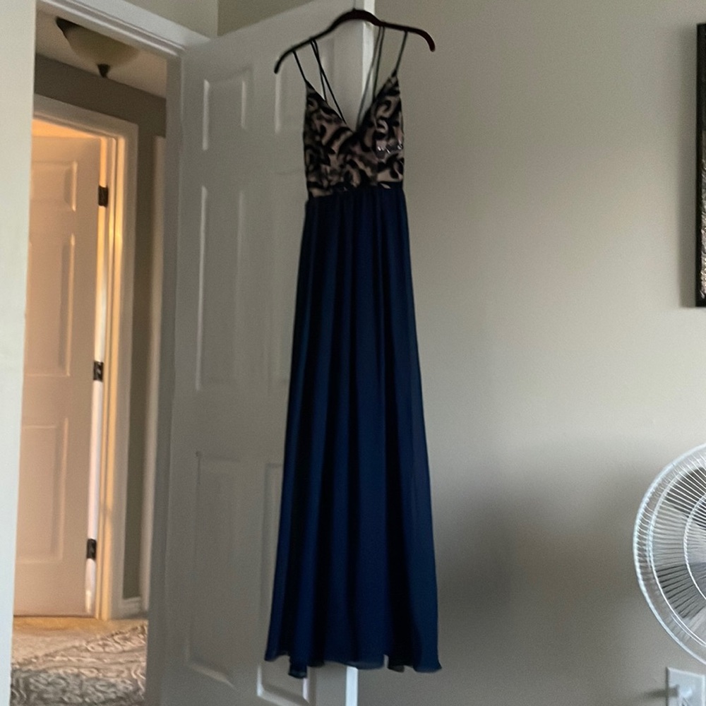 Size 1 Simple Elegant Navy Nude Formal Dress